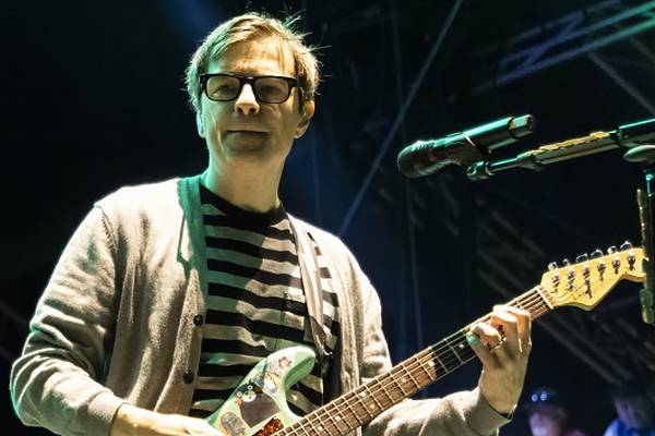 Since U Been Undone: Watch Weezer perform "Say It Ain't So" with Kelly Clarkson